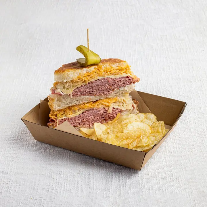 Silverside and sauerkraut toastie with crisps in a kraft tray